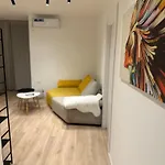 Regina's Modern Two-bedroom In Center Apartament *