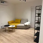Regina's Modern Two-bedroom In Center Apartament
