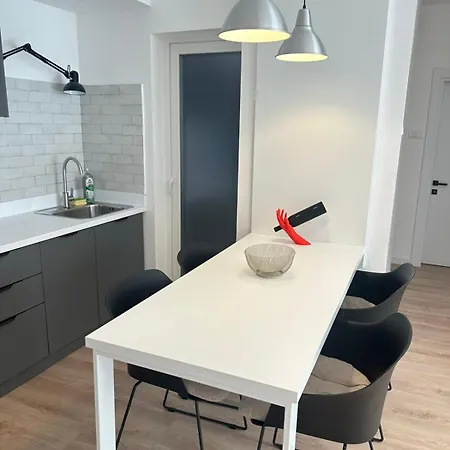 Regina's Modern Two-bedroom In Center Apartmán Skopje