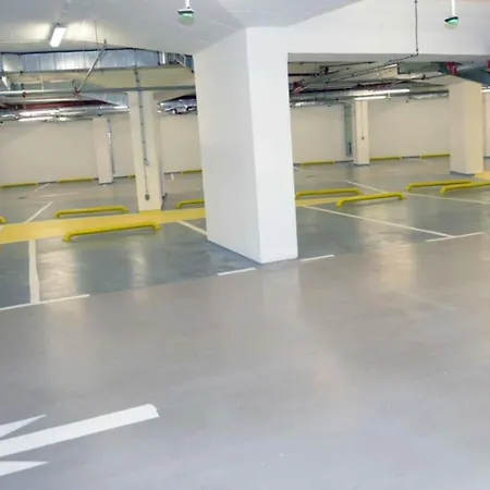 Regina's Modern Two-bedroom In Center *