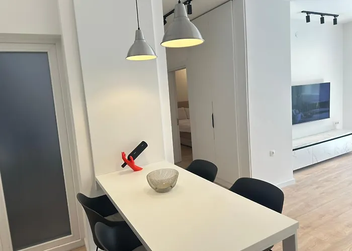 Regina's Modern Two-bedroom In Center Skopje