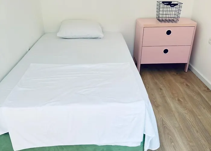 Regina's Modern Two-bedroom In Center *