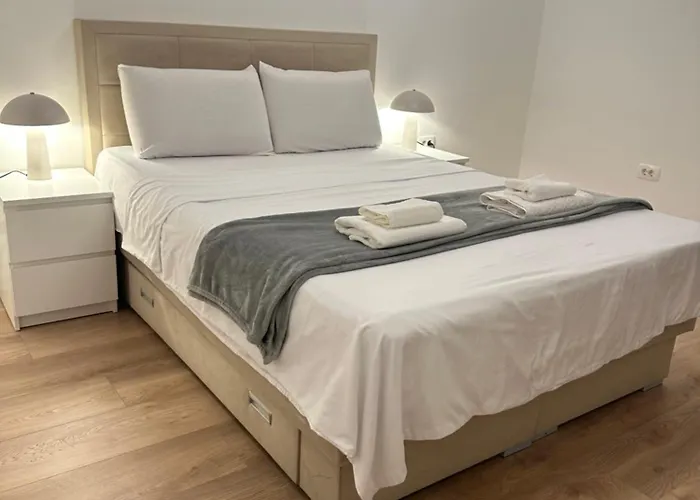 Regina's Modern Two-bedroom In Center *