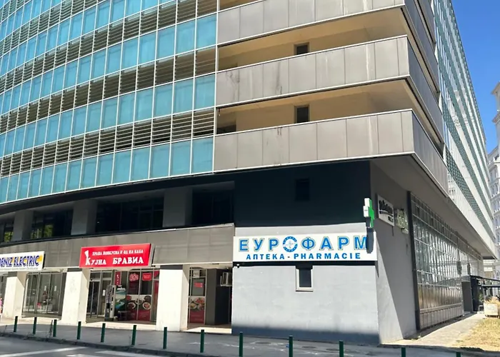 Regina's Modern Two-bedroom In Center Skopje